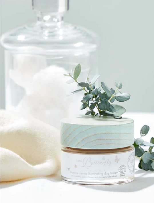 blossoms in spring illuminating day cream3 Blossoms in Spring Illuminating Day Cream Little Butterfly London