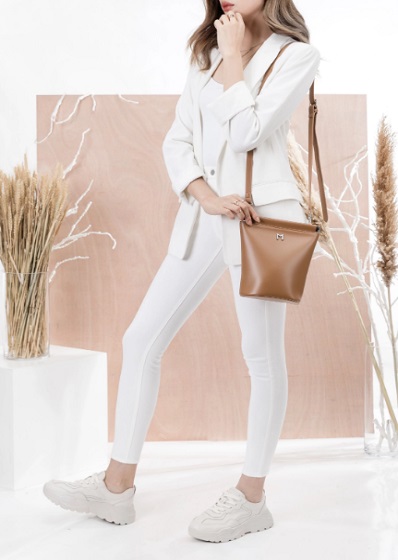tami13 Tami Tan Crossbody Melie Blanco